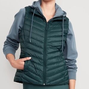 🆕 Old Navy Active Quilted Puffer Vest in Pine (NWT)